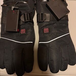 Black Heated Gloves with Battery Pack